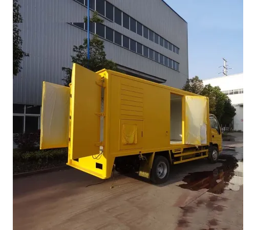 Camion Isuzu mic pentru generarea de energie de urgență în aer liber cu o capacitate de 50 kW