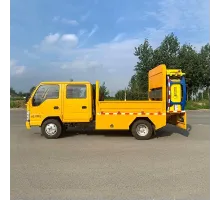 Camion tampon Isuzu 4*2 cu două rânduri de coliziuni, model japonez
