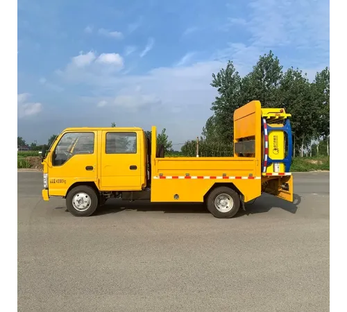 Camion tampon Isuzu 4*2 cu două rânduri de coliziuni, model japonez