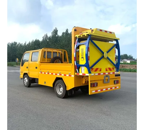 Camion tampon Isuzu 4*2 cu două rânduri de coliziuni, model japonez