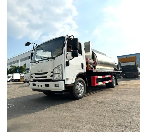 Finisor asfalt ISUZU 8 CBM 4*2 pentru pulverizarea bitumului