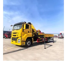 Camion ISUZU 4X2 cu macara de 12 tone