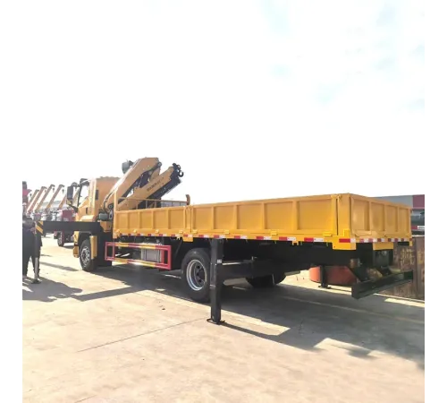 Camion ISUZU 4X2 cu macara de 12 tone