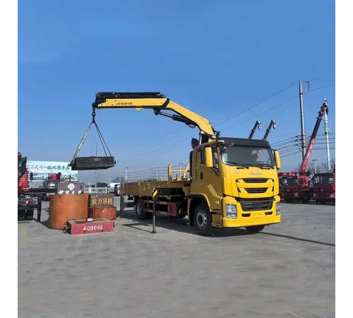 Camion ISUZU 4X2 cu macara de 12 tone