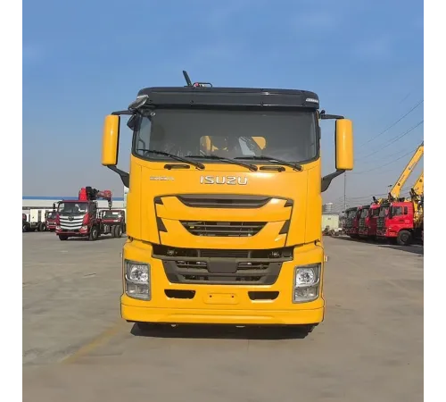 Camion ISUZU 4X2 cu macara de 12 tone