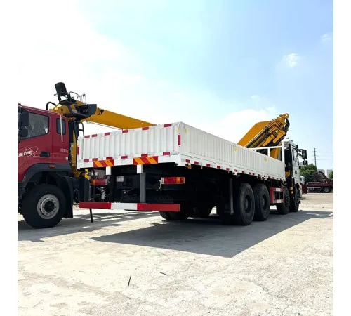 Macara pliabilă Shakman Heavy 8x4 de 16 tone, montată pe camion