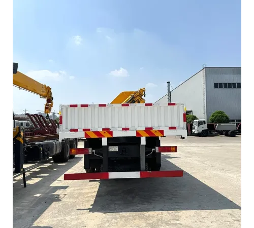 Macara pliabilă Shakman Heavy 8x4 de 16 tone, montată pe camion