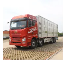 Camion FAW 8*4 pentru transport animale, păsări de curte, pui, porci