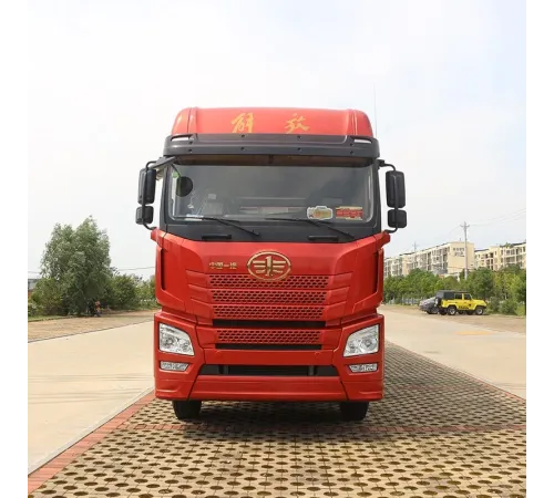 Camion FAW 8*4 pentru transport animale, păsări de curte, pui, porci