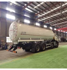 Camion de transport granule de rășină de ulei de porumb HOWO 28cbm
