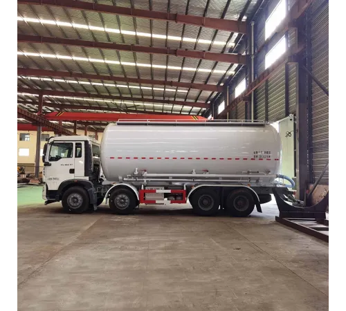 Camion de transport granule de rășină de ulei de porumb HOWO 28cbm