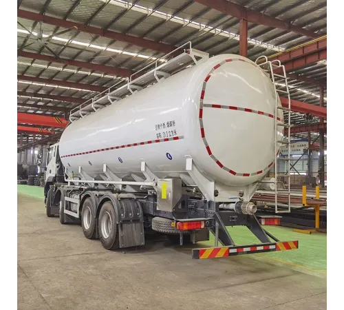 Camion de transport granule de rășină de ulei de porumb HOWO 28cbm