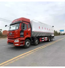Camion FAW 8*4 pentru transportul furajelor pentru porci, pui și bovine