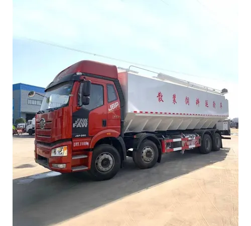 Camion FAW 8*4 pentru transportul furajelor pentru porci, pui și bovine