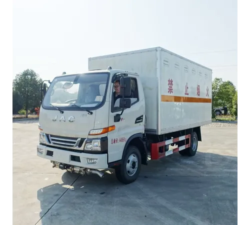 Camion JAC 4*2 pentru mărfuri periculoase și explozibili