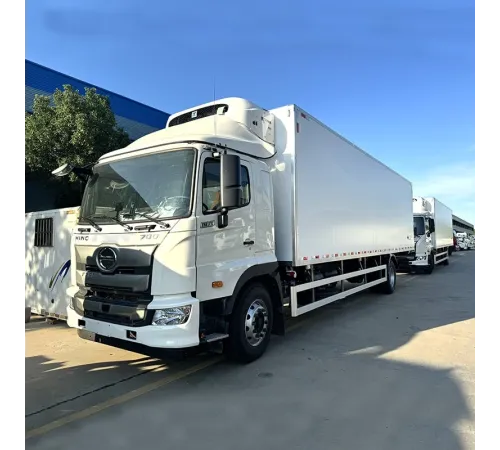 Frigider-congelator Hino japonez de 10 tone și 12 tone