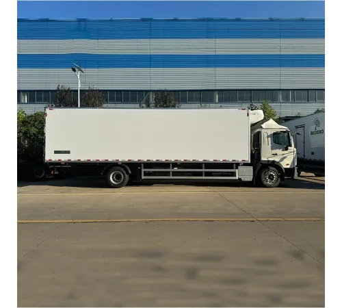Frigider-congelator Hino japonez de 10 tone și 12 tone
