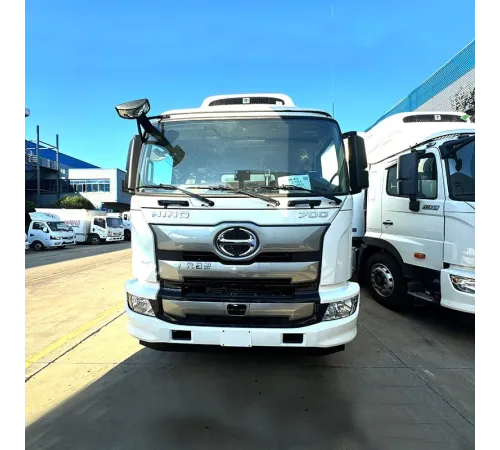 Frigider-congelator Hino japonez de 10 tone și 12 tone
