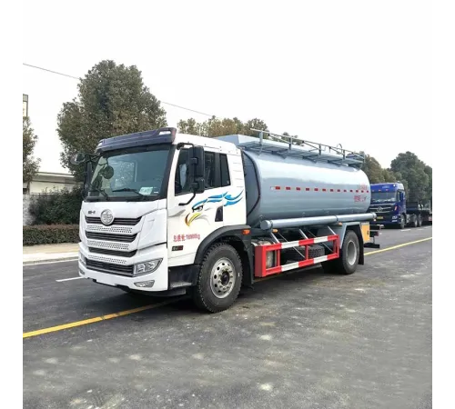 Camion cisternă transport substanțe chimice FAW
