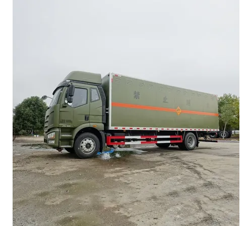 Camion transport mărfuri periculoase FAW