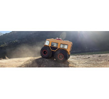 Vehicul 4x4 cu corp etanşat pentru teren dificil