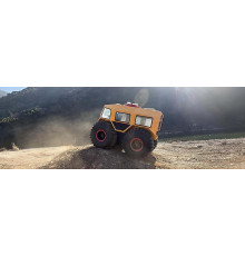 Vehicul 4x4 cu corp etanşat pentru teren dificil