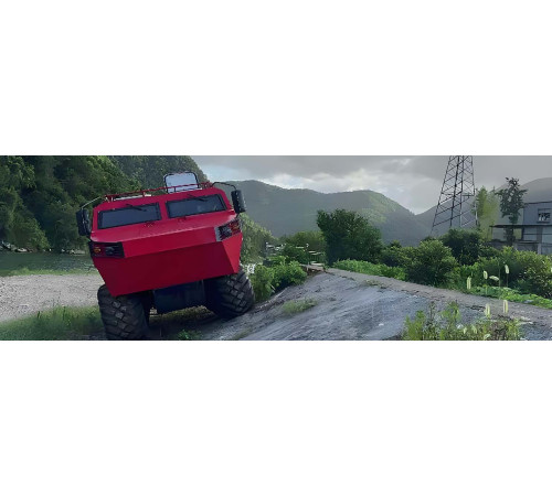 Vehicul amfibiu 8x8 cu patru osii